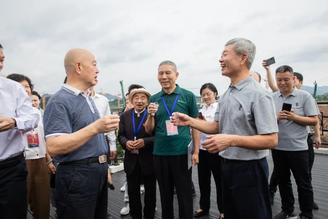 贵州省人大代表团视察调研贵州董酒